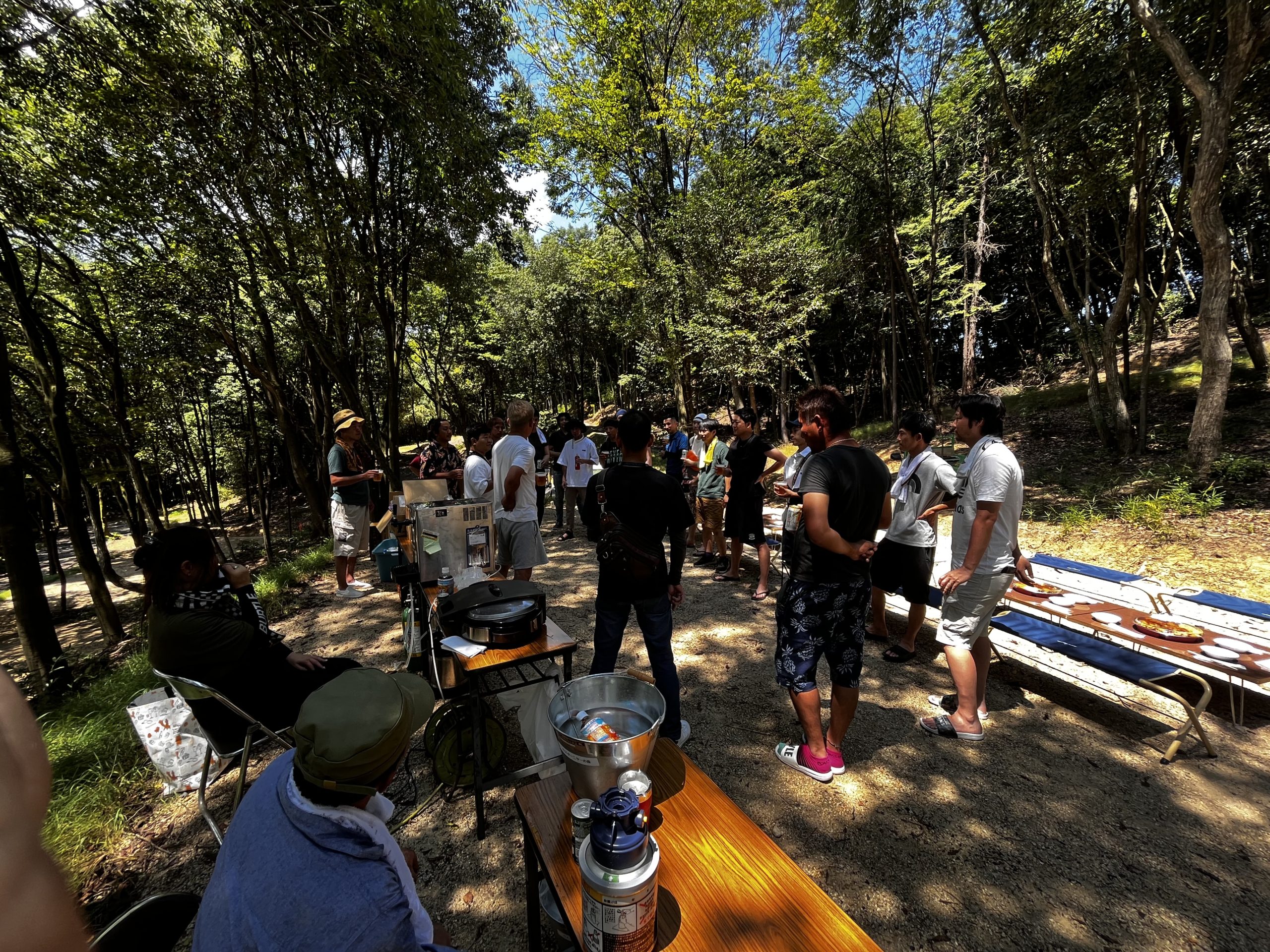 カスターニャの森での特別な体験：ビアガーデン風デイキャンプ | カスターニャの森
